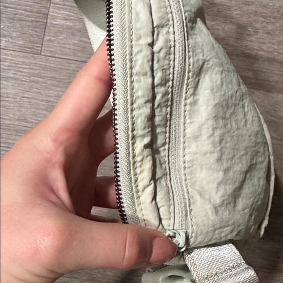 Lululemon Everywhere Belt Bag — Springtime - Picture 12 of 13